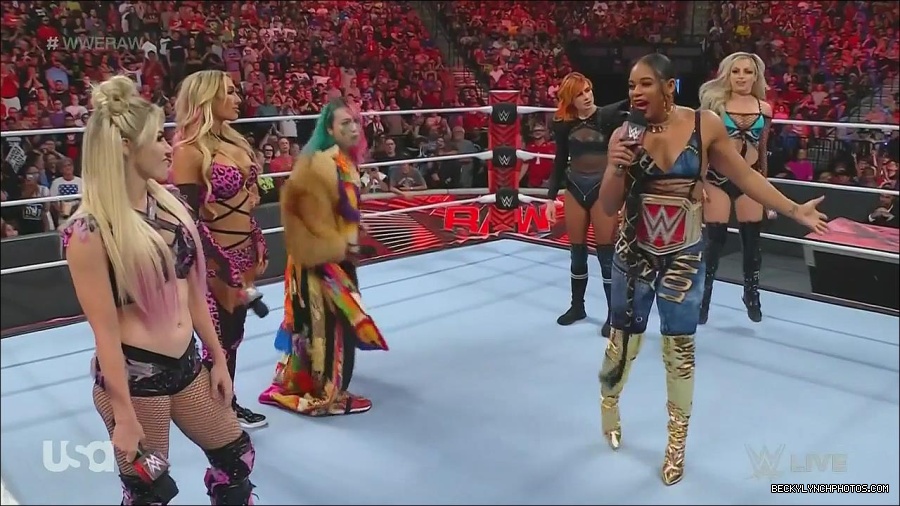 WWE_Monday_Night_Raw_2022_06_20_720p_HDTV_x264-NWCHD_mp4_000654286.jpg