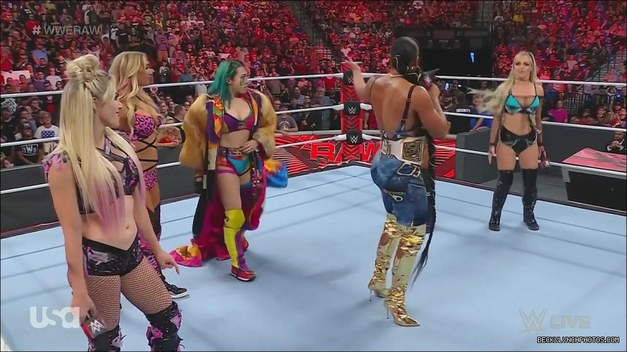 WWE_Monday_Night_Raw_2022_06_20_720p_HDTV_x264-NWCHD_mp4_000655488.jpg