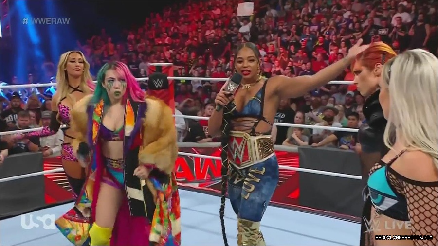 WWE_Monday_Night_Raw_2022_06_20_720p_HDTV_x264-NWCHD_mp4_000657890.jpg