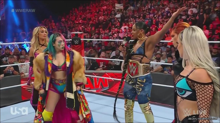WWE_Monday_Night_Raw_2022_06_20_720p_HDTV_x264-NWCHD_mp4_000658691.jpg
