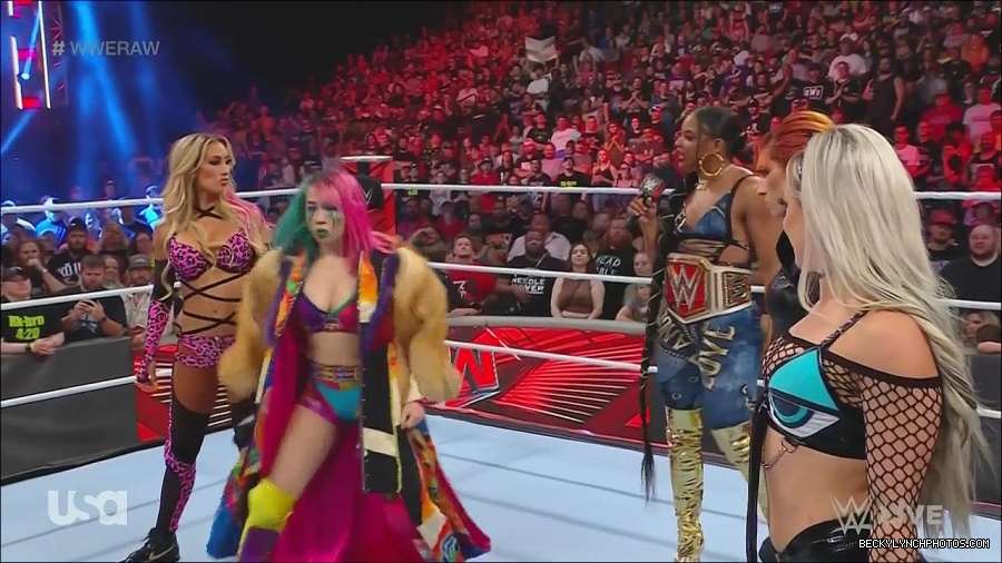 WWE_Monday_Night_Raw_2022_06_20_720p_HDTV_x264-NWCHD_mp4_000660292.jpg