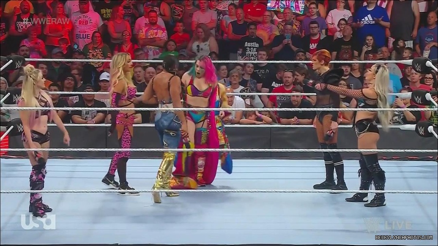 WWE_Monday_Night_Raw_2022_06_20_720p_HDTV_x264-NWCHD_mp4_000668300.jpg