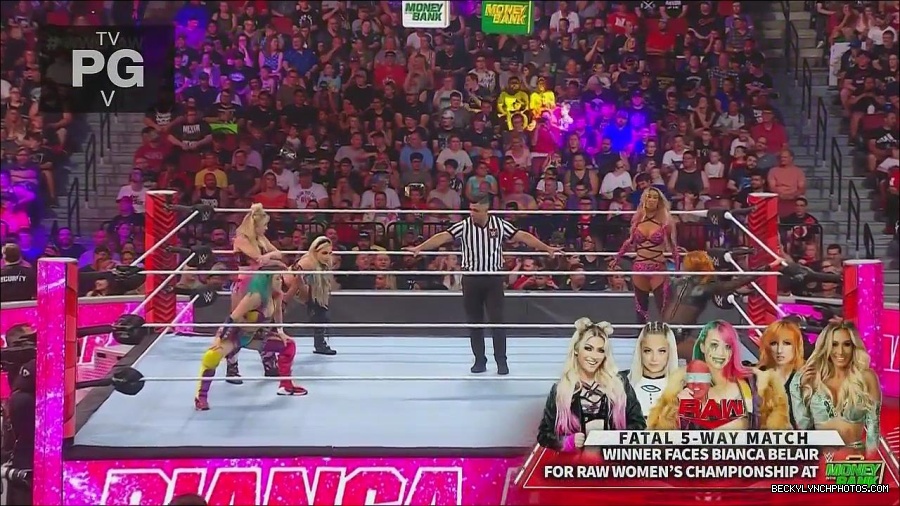 WWE_Monday_Night_Raw_2022_06_20_720p_HDTV_x264-NWCHD_mp4_000683516.jpg