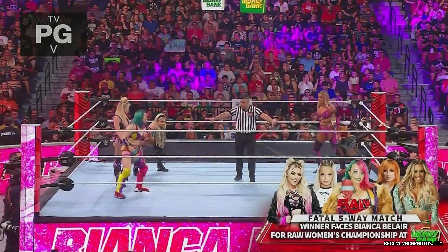 WWE_Monday_Night_Raw_2022_06_20_720p_HDTV_x264-NWCHD_mp4_000687520.jpg