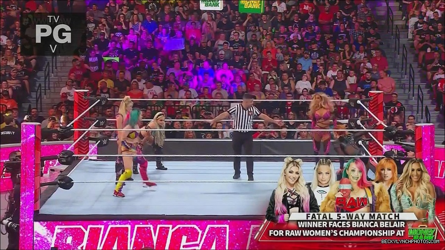 WWE_Monday_Night_Raw_2022_06_20_720p_HDTV_x264-NWCHD_mp4_000687920.jpg
