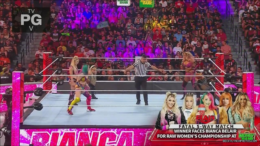 WWE_Monday_Night_Raw_2022_06_20_720p_HDTV_x264-NWCHD_mp4_000688321.jpg