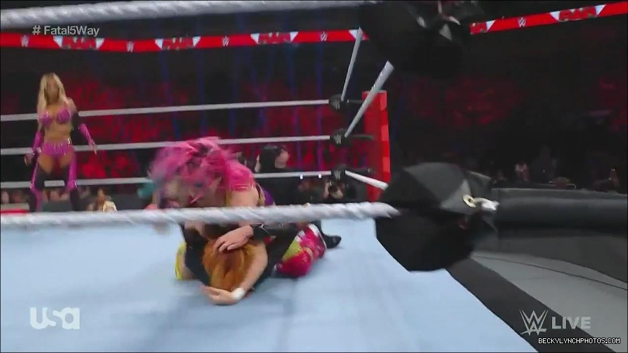 WWE_Monday_Night_Raw_2022_06_20_720p_HDTV_x264-NWCHD_mp4_000703536.jpg