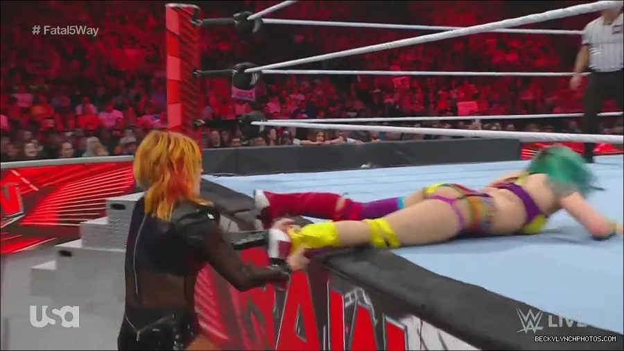WWE_Monday_Night_Raw_2022_06_20_720p_HDTV_x264-NWCHD_mp4_000847813.jpg