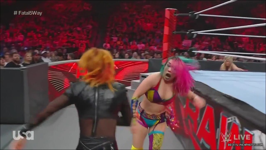 WWE_Monday_Night_Raw_2022_06_20_720p_HDTV_x264-NWCHD_mp4_000849014.jpg
