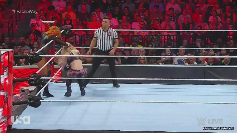 WWE_Monday_Night_Raw_2022_06_20_720p_HDTV_x264-NWCHD_mp4_000866632.jpg