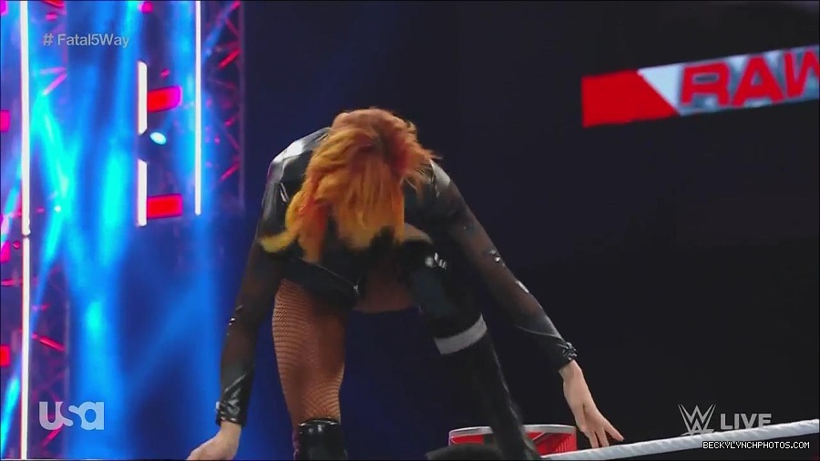 WWE_Monday_Night_Raw_2022_06_20_720p_HDTV_x264-NWCHD_mp4_000870636.jpg