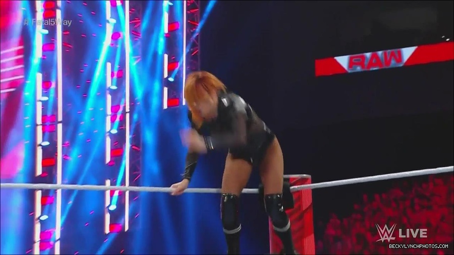 WWE_Monday_Night_Raw_2022_06_20_720p_HDTV_x264-NWCHD_mp4_000873439.jpg