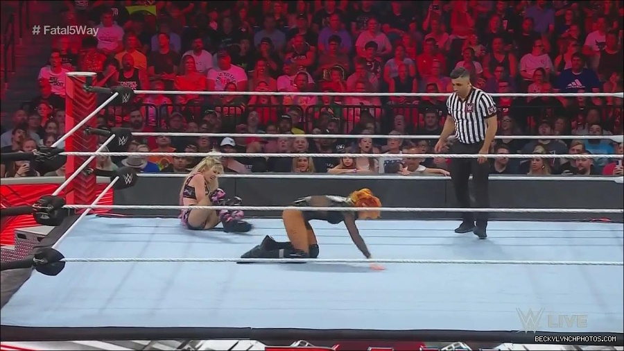 WWE_Monday_Night_Raw_2022_06_20_720p_HDTV_x264-NWCHD_mp4_000875441.jpg
