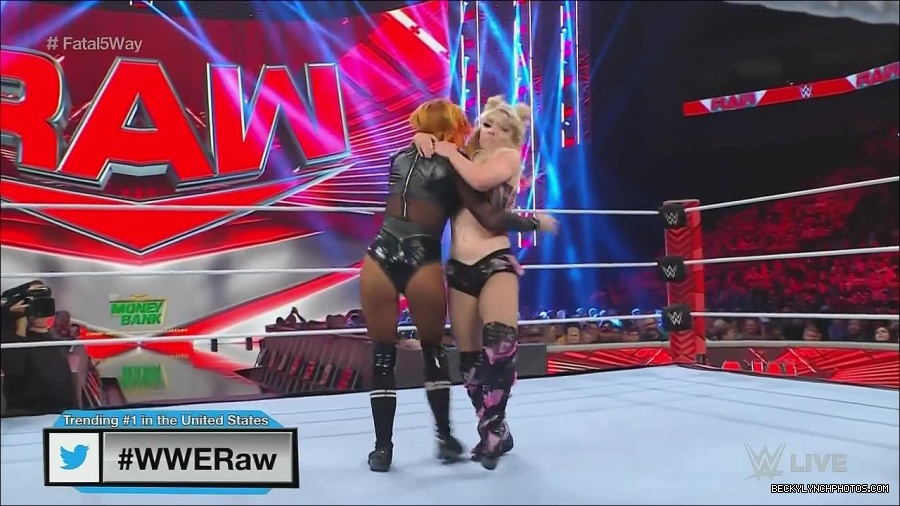 WWE_Monday_Night_Raw_2022_06_20_720p_HDTV_x264-NWCHD_mp4_000878644.jpg