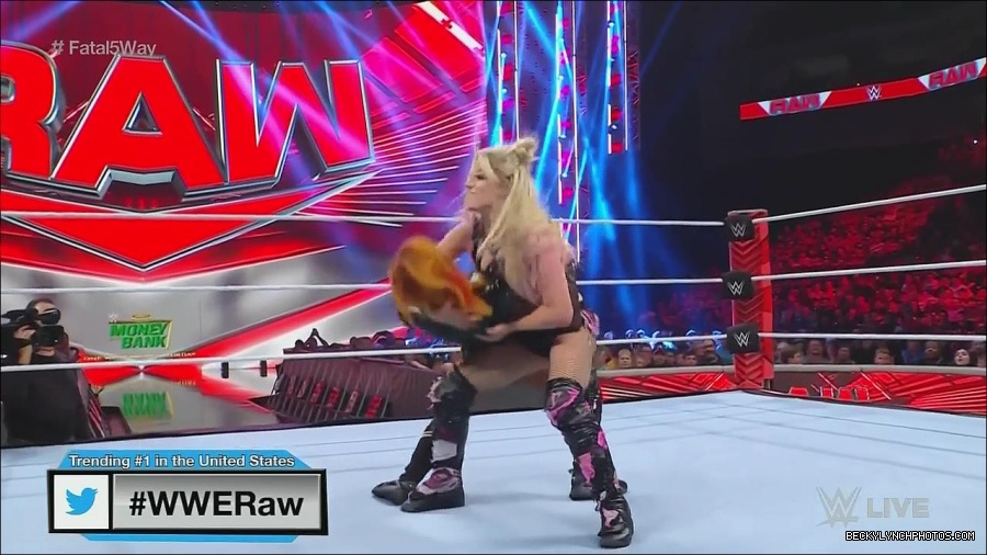 WWE_Monday_Night_Raw_2022_06_20_720p_HDTV_x264-NWCHD_mp4_000879445.jpg