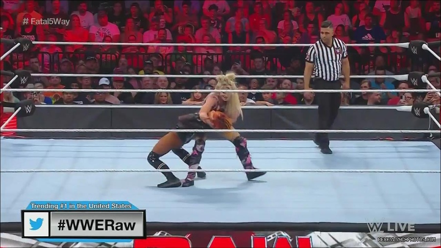 WWE_Monday_Night_Raw_2022_06_20_720p_HDTV_x264-NWCHD_mp4_000879845.jpg