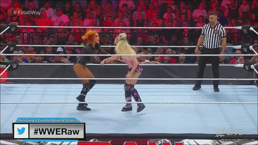 WWE_Monday_Night_Raw_2022_06_20_720p_HDTV_x264-NWCHD_mp4_000881046.jpg