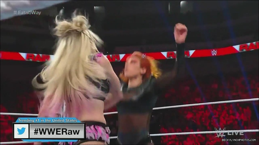 WWE_Monday_Night_Raw_2022_06_20_720p_HDTV_x264-NWCHD_mp4_000883849.jpg