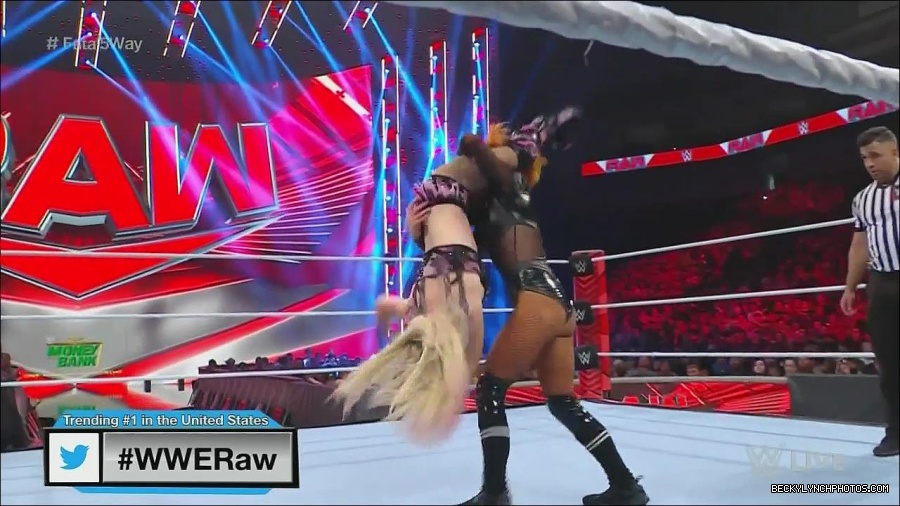 WWE_Monday_Night_Raw_2022_06_20_720p_HDTV_x264-NWCHD_mp4_000887853.jpg