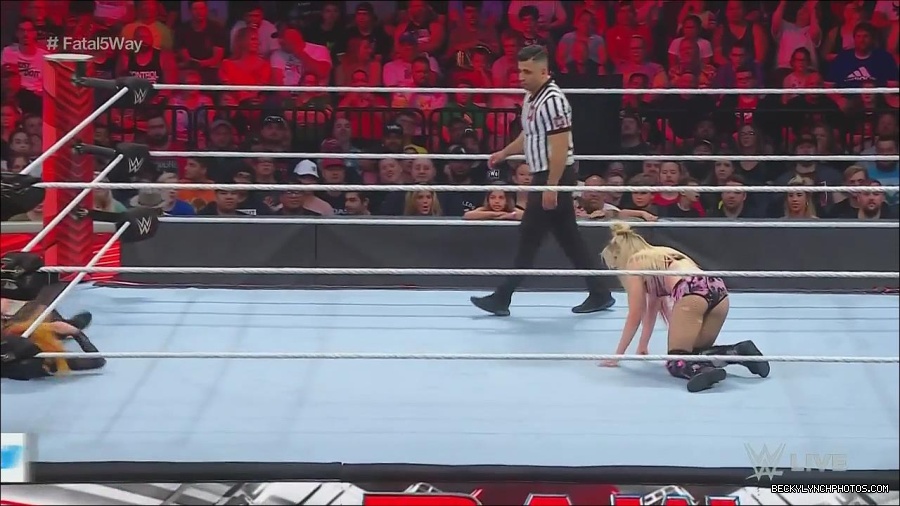WWE_Monday_Night_Raw_2022_06_20_720p_HDTV_x264-NWCHD_mp4_000889855.jpg