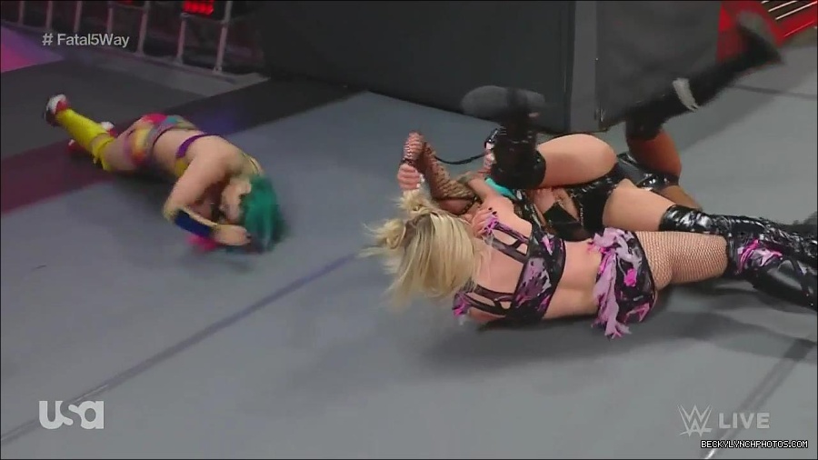 WWE_Monday_Night_Raw_2022_06_20_720p_HDTV_x264-NWCHD_mp4_000962728.jpg