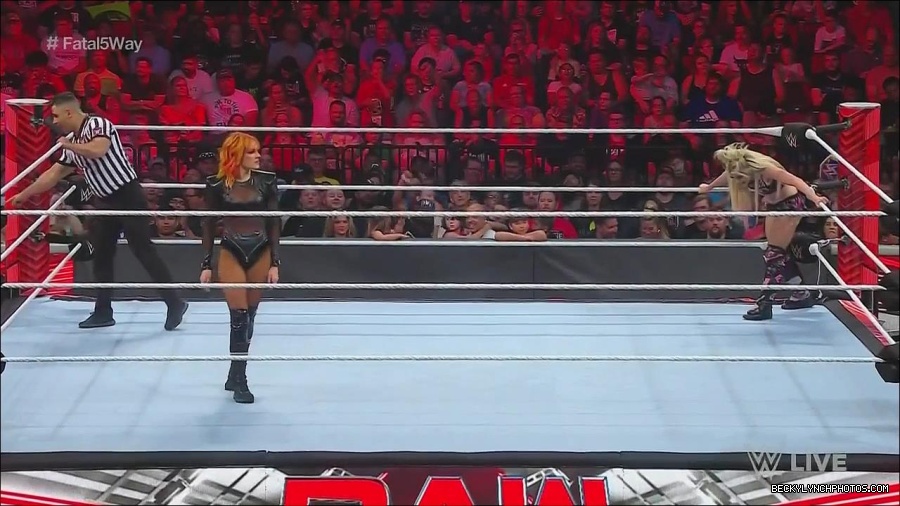 WWE_Monday_Night_Raw_2022_06_20_720p_HDTV_x264-NWCHD_mp4_000970336.jpg