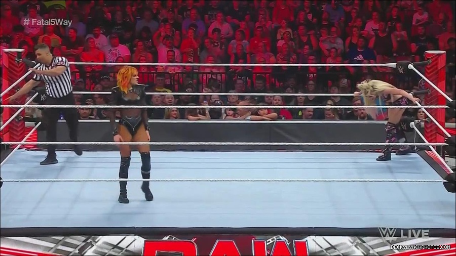 WWE_Monday_Night_Raw_2022_06_20_720p_HDTV_x264-NWCHD_mp4_000970736.jpg