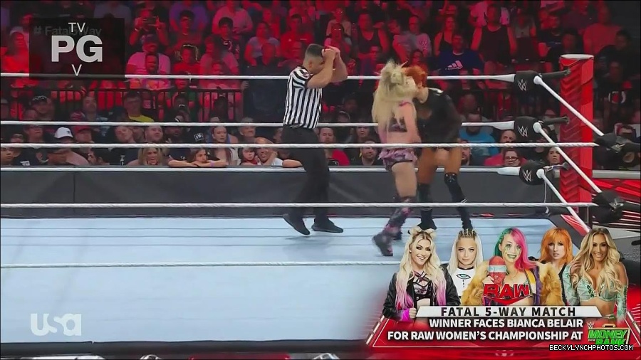 WWE_Monday_Night_Raw_2022_06_20_720p_HDTV_x264-NWCHD_mp4_000978344.jpg