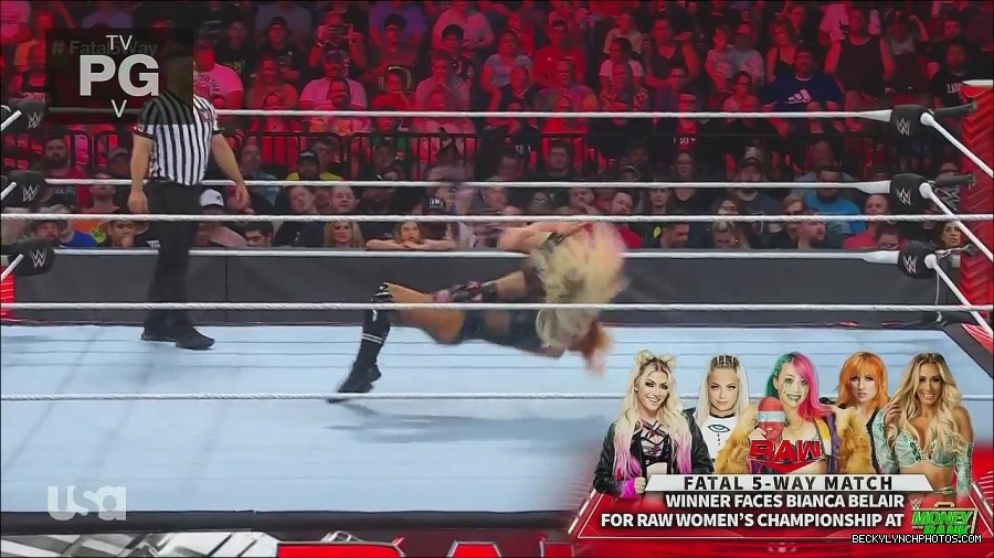 WWE_Monday_Night_Raw_2022_06_20_720p_HDTV_x264-NWCHD_mp4_000981947.jpg