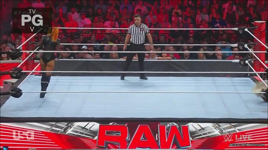 WWE_Monday_Night_Raw_2022_06_20_720p_HDTV_x264-NWCHD_mp4_000985151.jpg
