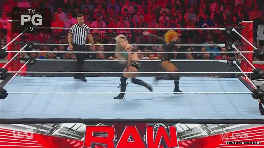 WWE_Monday_Night_Raw_2022_06_20_720p_HDTV_x264-NWCHD_mp4_000987553.jpg