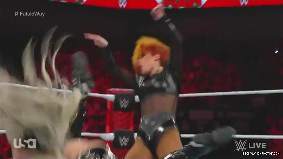 WWE_Monday_Night_Raw_2022_06_20_720p_HDTV_x264-NWCHD_mp4_000991157.jpg