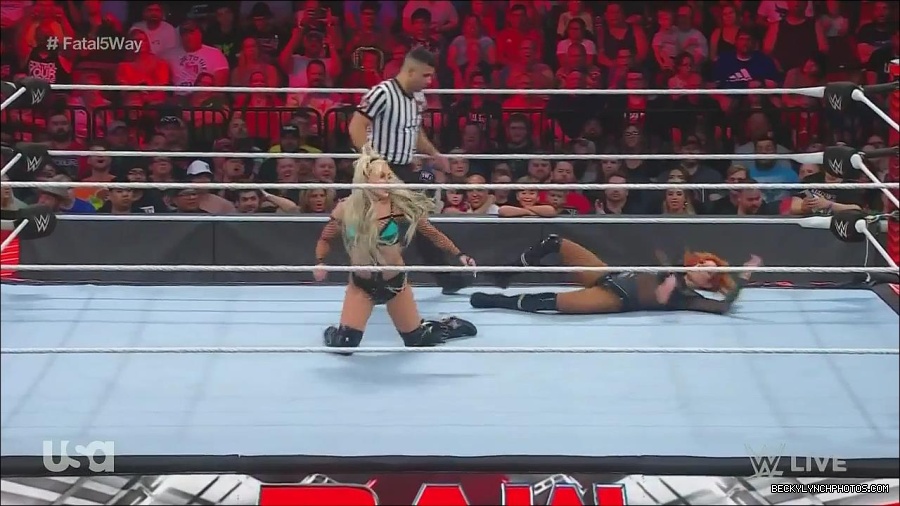 WWE_Monday_Night_Raw_2022_06_20_720p_HDTV_x264-NWCHD_mp4_000992358.jpg