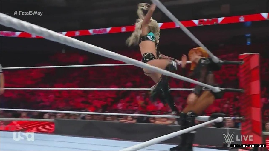 WWE_Monday_Night_Raw_2022_06_20_720p_HDTV_x264-NWCHD_mp4_000997163.jpg