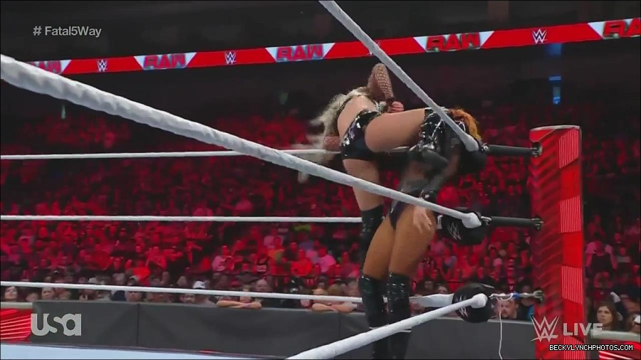 WWE_Monday_Night_Raw_2022_06_20_720p_HDTV_x264-NWCHD_mp4_000997563.jpg