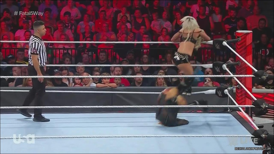 WWE_Monday_Night_Raw_2022_06_20_720p_HDTV_x264-NWCHD_mp4_000999565.jpg