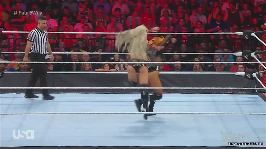 WWE_Monday_Night_Raw_2022_06_20_720p_HDTV_x264-NWCHD_mp4_001011977.jpg