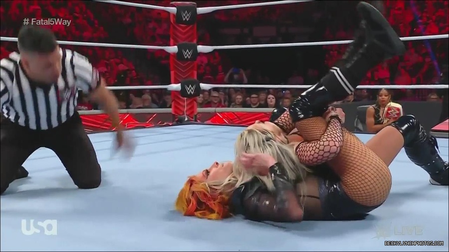 WWE_Monday_Night_Raw_2022_06_20_720p_HDTV_x264-NWCHD_mp4_001016782.jpg