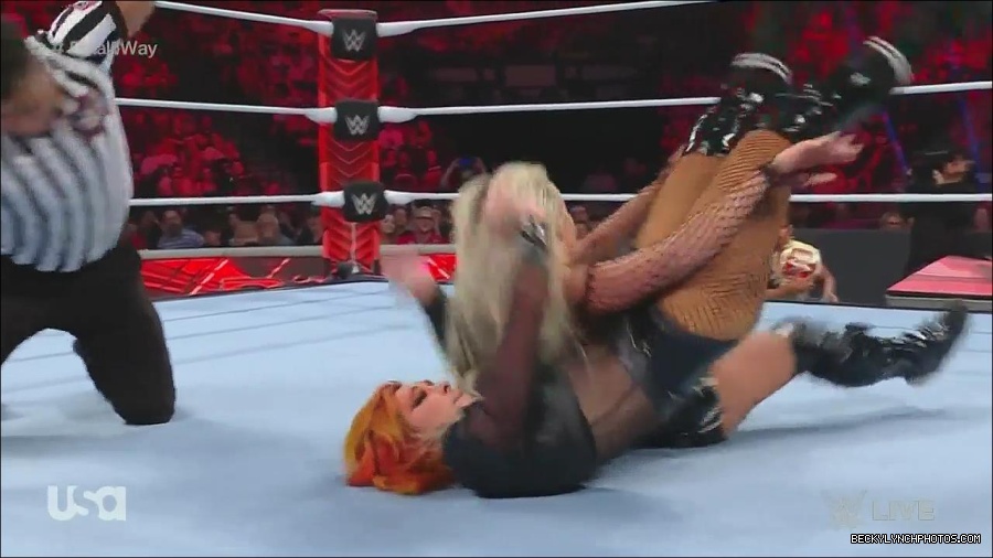 WWE_Monday_Night_Raw_2022_06_20_720p_HDTV_x264-NWCHD_mp4_001017183.jpg