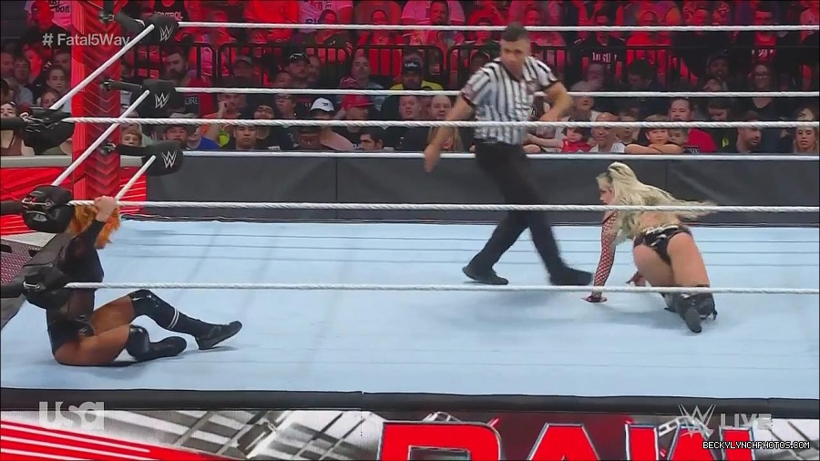 WWE_Monday_Night_Raw_2022_06_20_720p_HDTV_x264-NWCHD_mp4_001025591.jpg