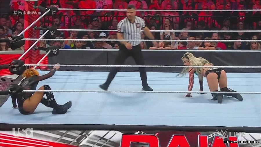 WWE_Monday_Night_Raw_2022_06_20_720p_HDTV_x264-NWCHD_mp4_001025991.jpg