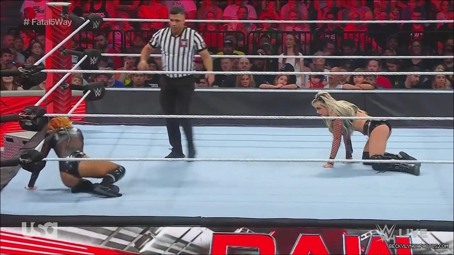 WWE_Monday_Night_Raw_2022_06_20_720p_HDTV_x264-NWCHD_mp4_001026392.jpg