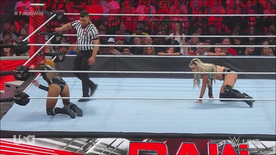 WWE_Monday_Night_Raw_2022_06_20_720p_HDTV_x264-NWCHD_mp4_001026792.jpg