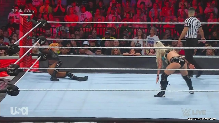 WWE_Monday_Night_Raw_2022_06_20_720p_HDTV_x264-NWCHD_mp4_001030396.jpg