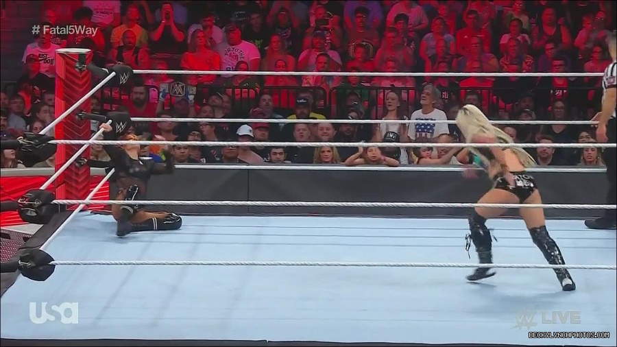 WWE_Monday_Night_Raw_2022_06_20_720p_HDTV_x264-NWCHD_mp4_001031197.jpg