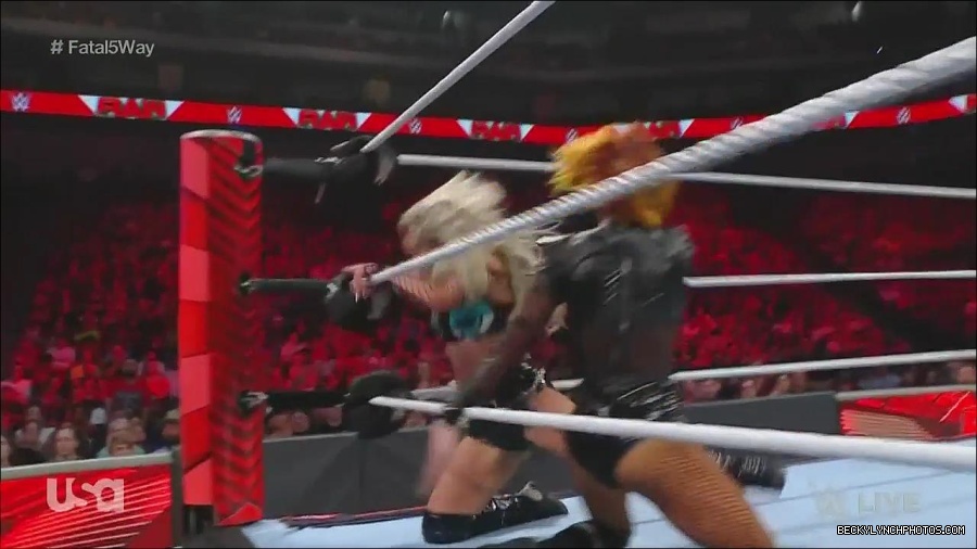 WWE_Monday_Night_Raw_2022_06_20_720p_HDTV_x264-NWCHD_mp4_001032798.jpg