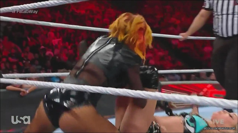 WWE_Monday_Night_Raw_2022_06_20_720p_HDTV_x264-NWCHD_mp4_001034800.jpg