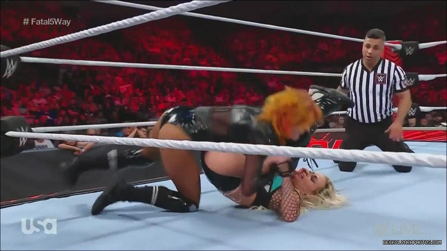 WWE_Monday_Night_Raw_2022_06_20_720p_HDTV_x264-NWCHD_mp4_001035601.jpg