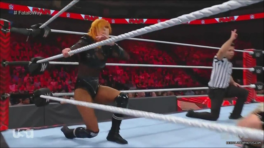 WWE_Monday_Night_Raw_2022_06_20_720p_HDTV_x264-NWCHD_mp4_001038404.jpg
