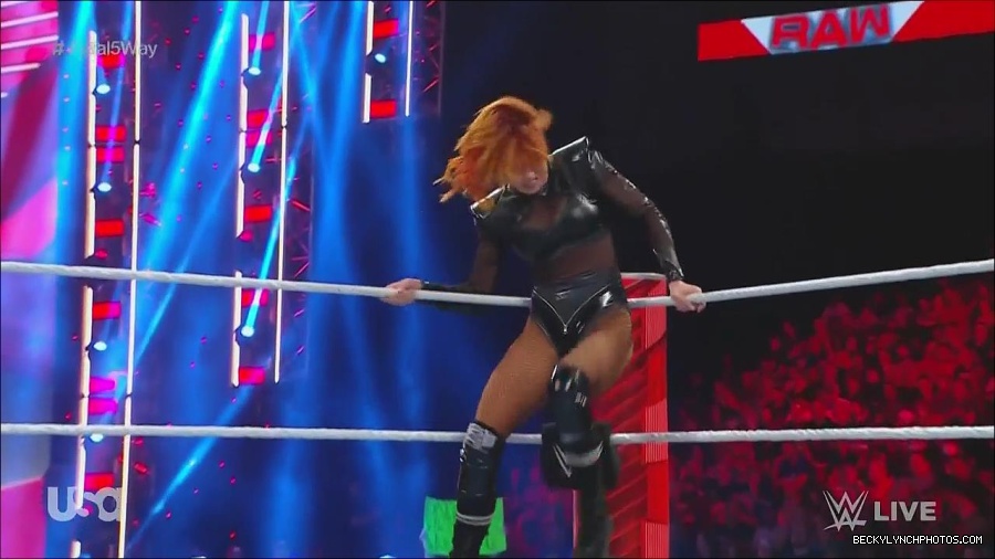 WWE_Monday_Night_Raw_2022_06_20_720p_HDTV_x264-NWCHD_mp4_001040406.jpg